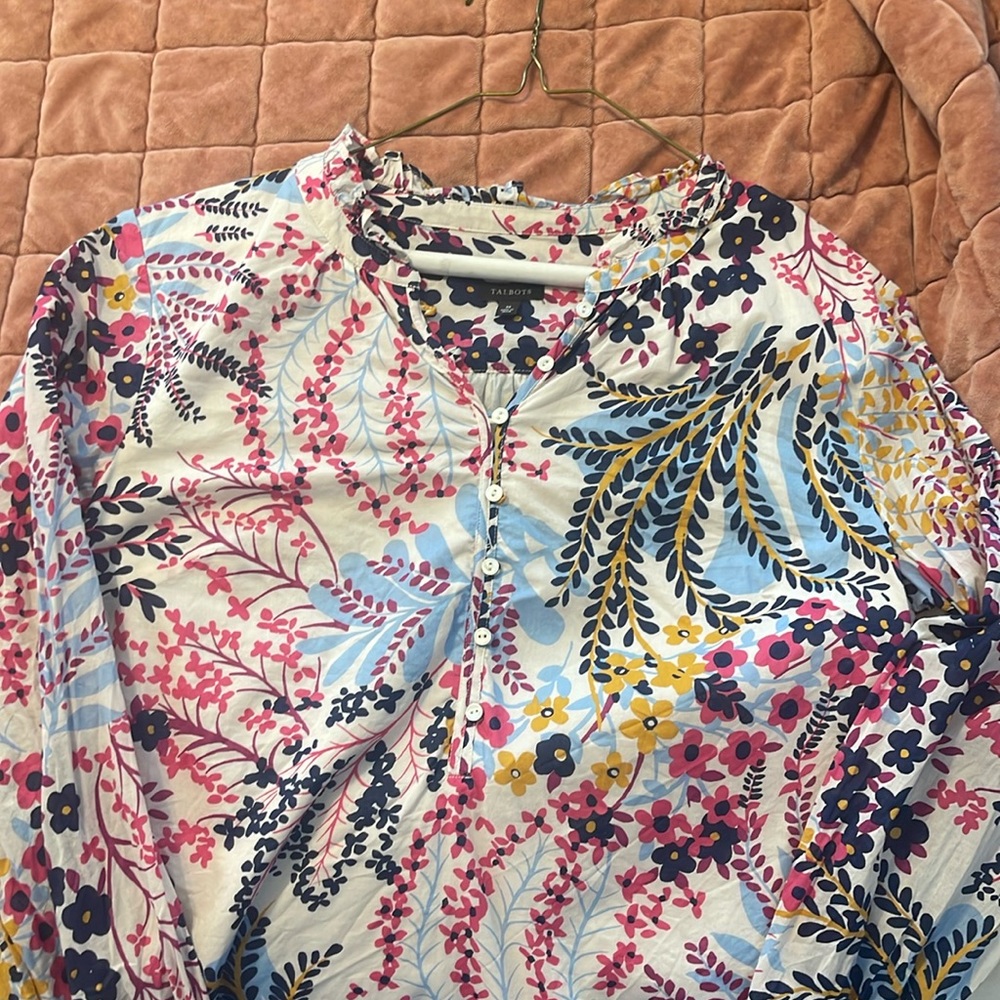 Long sleeve top. Only worn a few times.